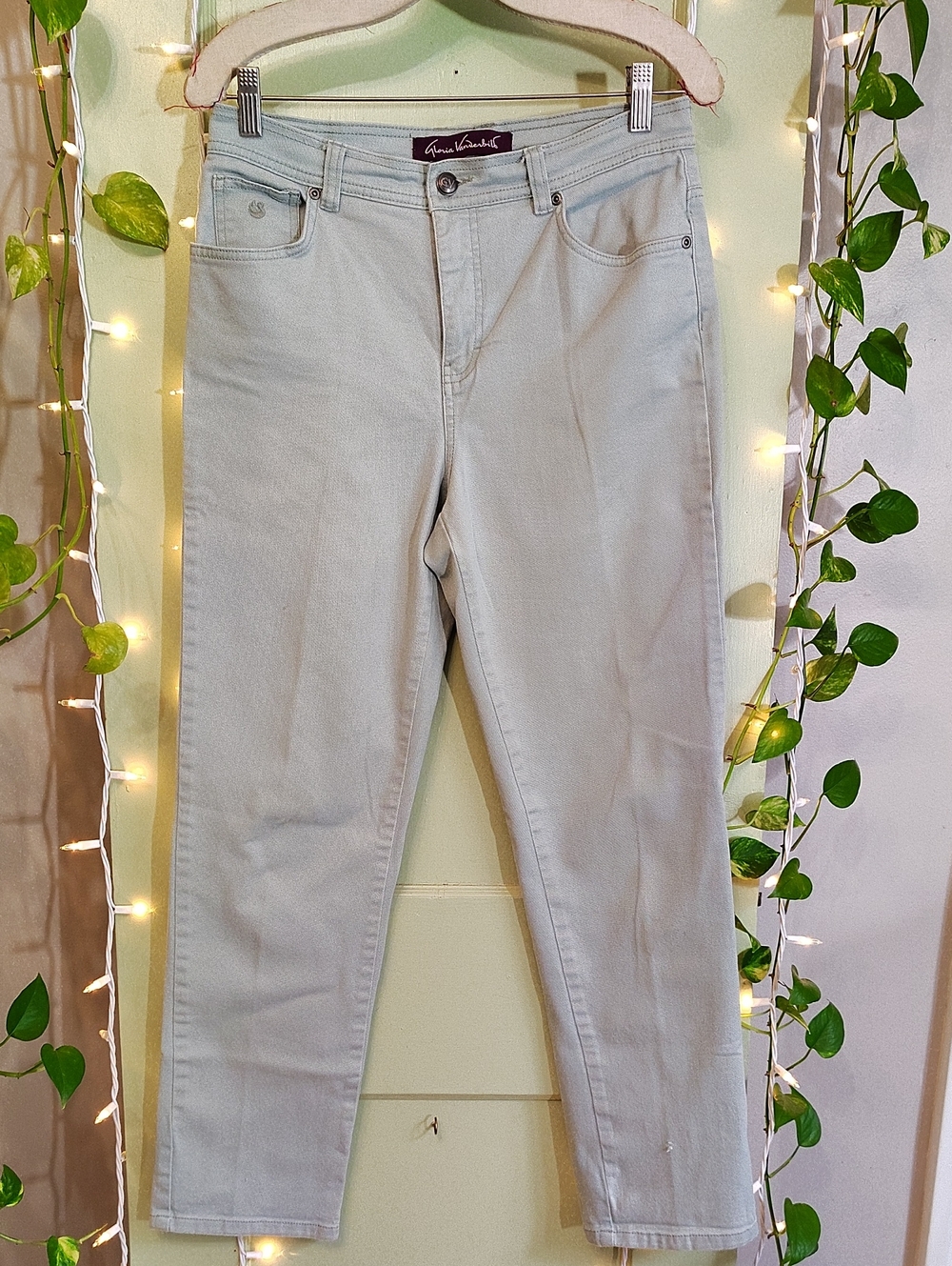 Women's Gloria Vanderbilt Sage Green Straight Leg Relaxed Fit Jeans 8 Average